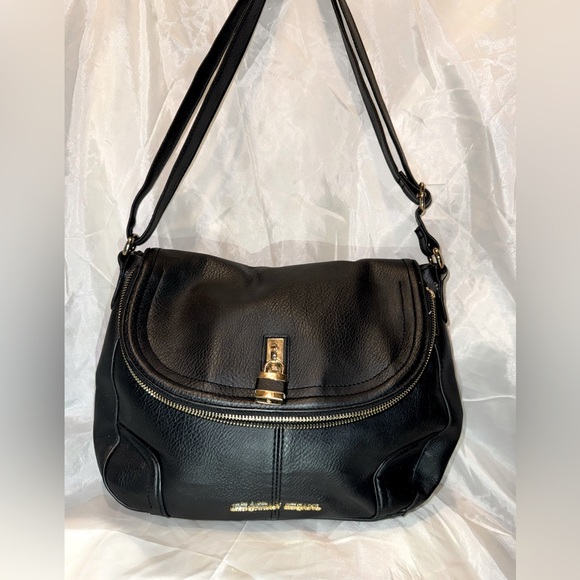 Christian Siriano Handbags - Christian Siriano black crossbody